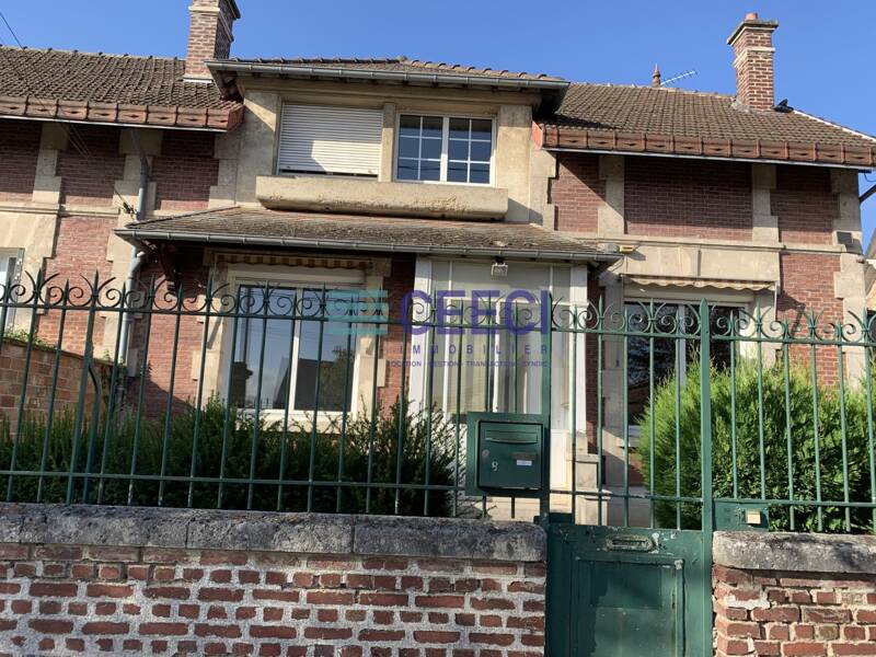 Maison à louer, 134m², BELLEU