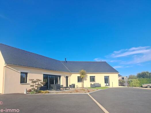 Maison de plain-pied à vendre 412 000 € 7 pièces 4 chambres 158,08 m² 2 963 m² de terrain Miniac-Morvan 35540