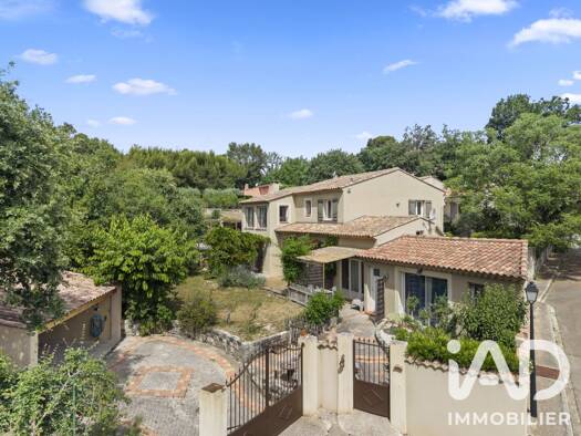 Maison à vendre 725 000 € 6 pièces 3 chambres 175 m² 960 m² de terrain Centre Fuveau 13710