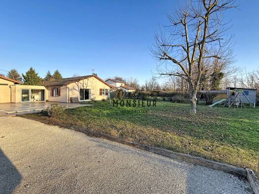 Maison de plain-pied à vendre 374 000 € 5 pièces 4 chambres 120,5 m² 1 299 m² de terrain Cessieu 38110