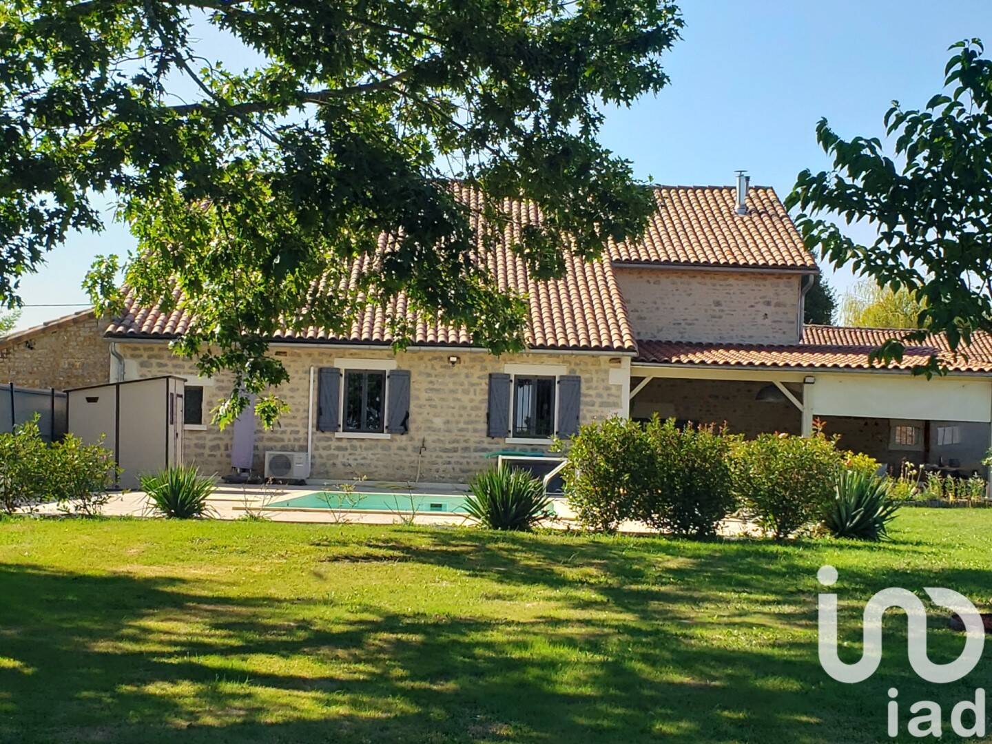Maison à vendre, 338m², NANTEUIL EN VALLEE