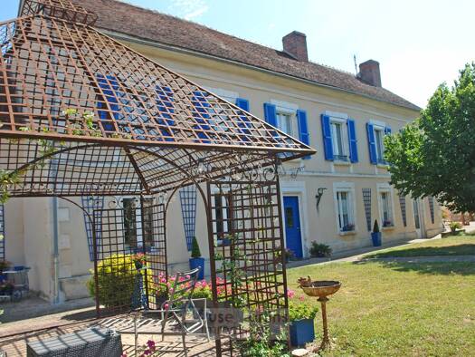 Demeure à vendre 750 000 € 11 pièces 7 chambres 485 m² 3 890 m² de terrain Joigny - Charmoy 89300