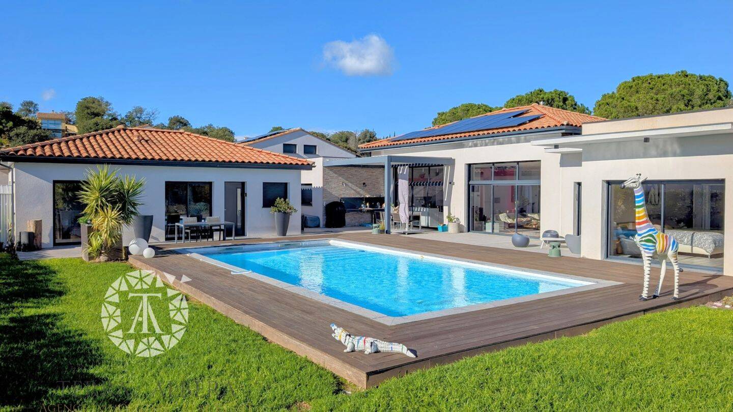 Maison à vendre, 260m², LAROQUE DES ALBERES