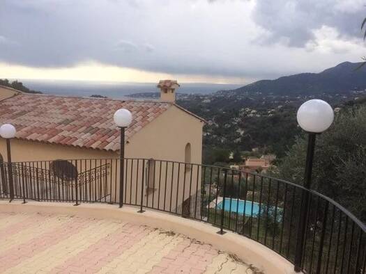 Villa à louer 4 400 € 5 pièces 4 chambres 171 m² Castellar 06500