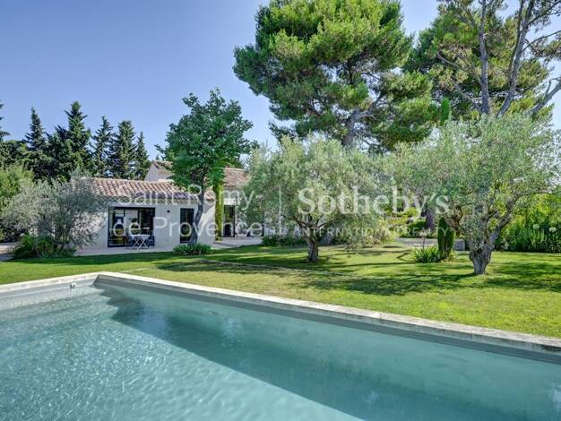 Maison à vendre 2 450 000 € 7 pièces 4 chambres 225 m² 1 895 m² de terrain Eygalières 13810