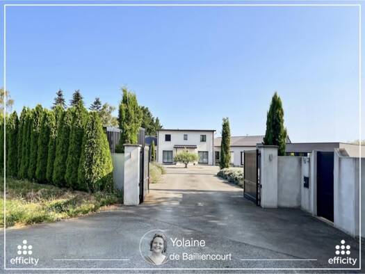 Maison à vendre 833 000 € 8 pièces 5 chambres 250 m² 5 530 m² de terrain La Gravelle 53410