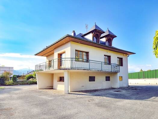 Maison à vendre 237 000 € 8 pièces 4 chambres 127 m² 1 483 m² de terrain Virignin 01300