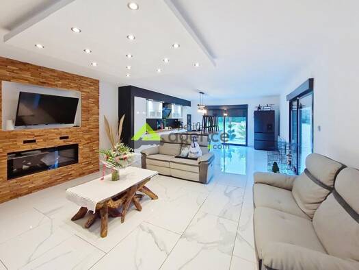 Maison de plain-pied à vendre 149 500 € 4 pièces 3 chambres 117 m² 900 m² de terrain Ahun 23150