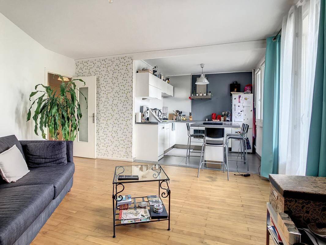 T2 NON MEUBLE - 45 m2 - BALCON - CAVE - 69100 VILLEURBANNE — 1