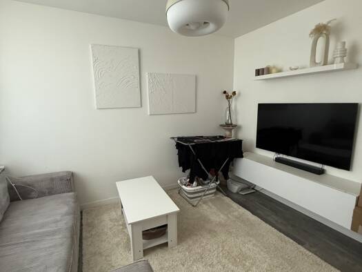 Appartement à louer 910 € 3 pièces 1 chambre 45 m² Étage 1/2 Saint-Pierre-du-Perray 91280