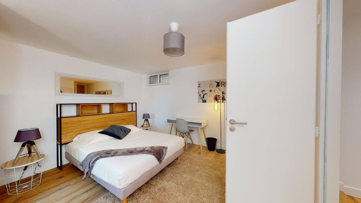 Maison 16 pièces — 18
