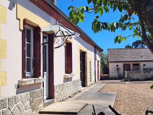 Maison de plain-pied à vendre 82 000 € 5 pièces 3 chambres 110,6 m² 898 m² de terrain Saint-Agnan 71160