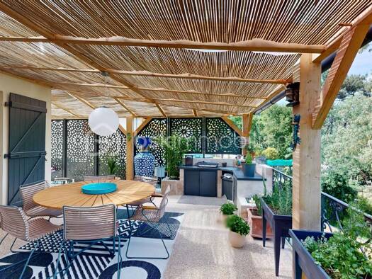 Maison à vendre 590 000 € 8 pièces 5 chambres 213,43 m² Ussac 19270
