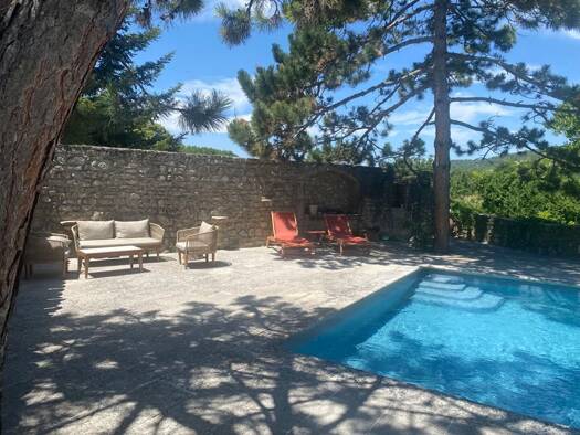 Maison à vendre 955 000 € 21 pièces 8 chambres 446 m² 1 419 m² de terrain Saint-Martin-de-Castillon 84750