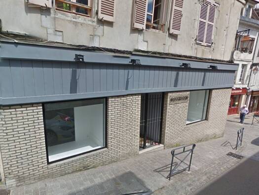 Local commercial à vendre 151 200 € 225 m² de surface de vente Saint Germain-Hôtel de Ville-Saint Pierre Auxerre 89000