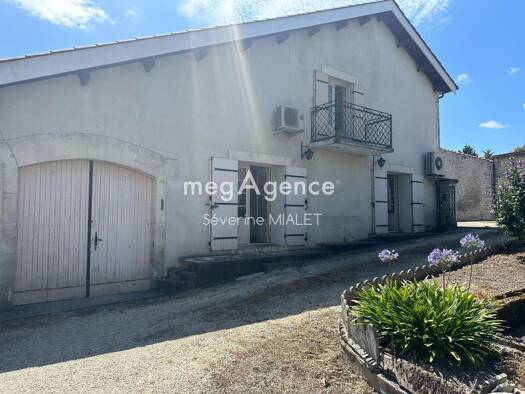 Maison à vendre 159 000 € 3 pièces 2 chambres 111 m² 849 m² de terrain Salles-d'Angles 16130