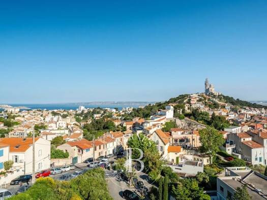 Appartement à louer 4 750 € 5 pièces 4 chambres 211 m² Étage 7/7 Marseille 8ème arrondissement 13008