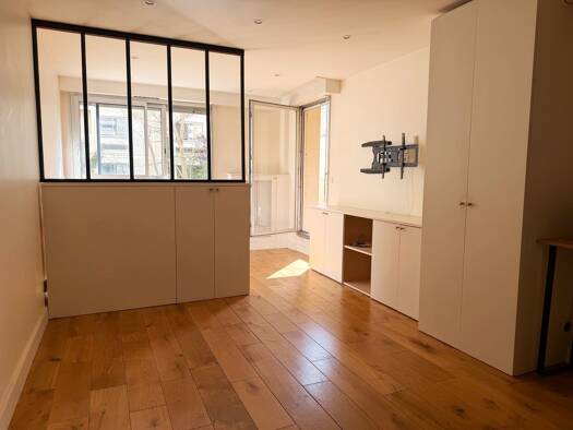 Appartement à louer 1 055 € 1 pièce 24,4 m² Étage 1/5 Clignancourt-Jules Joffrin Paris 18ème arrondissement 75018