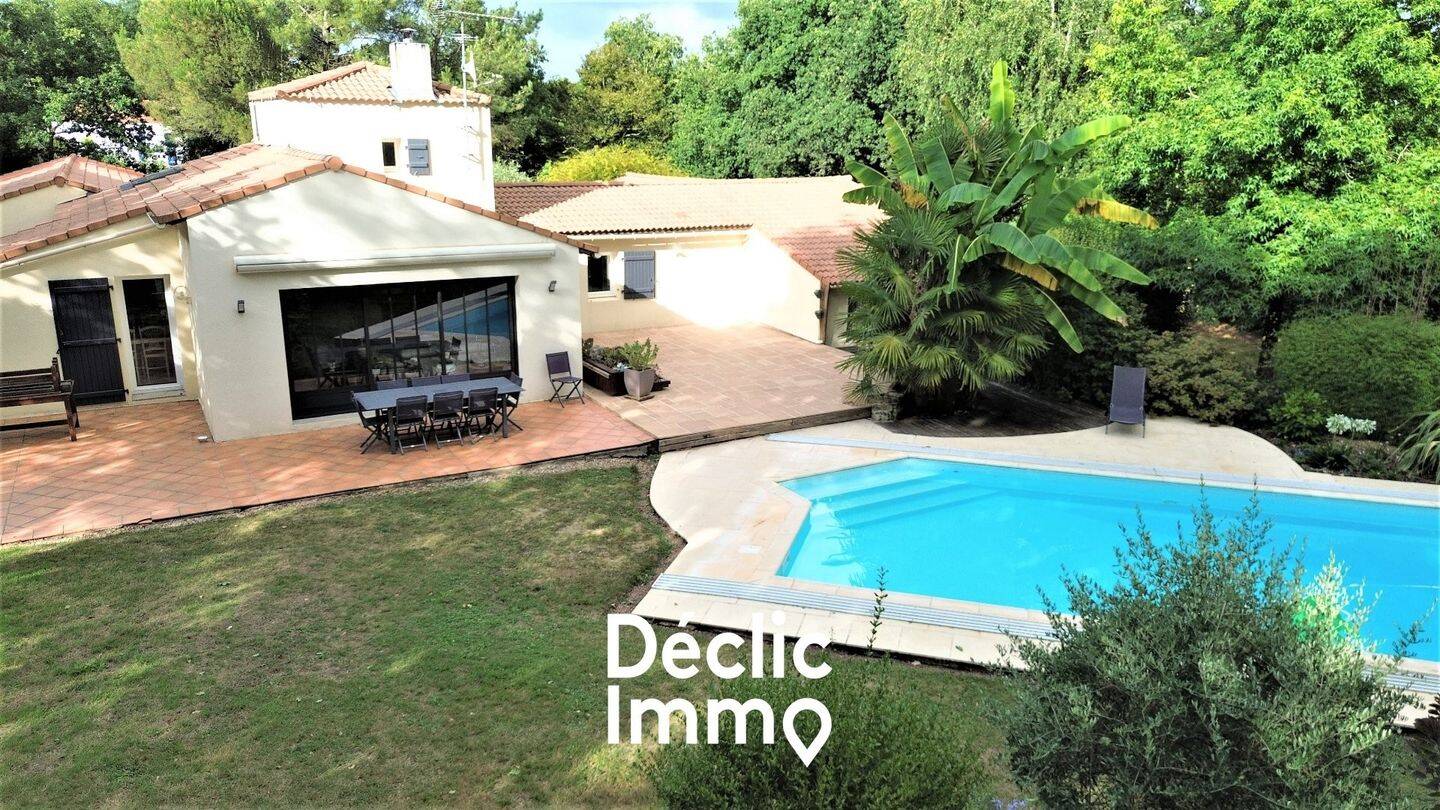 Maison à vendre, 169m², MOUTIERS LES MAUXFAITS