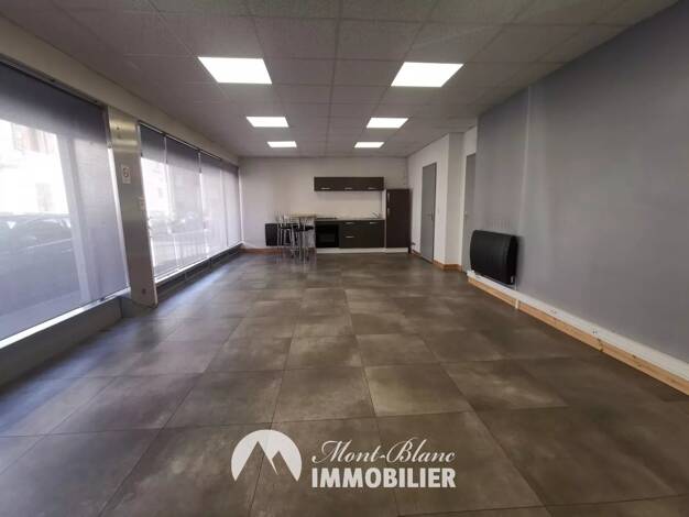 Local commercial à vendre 198 000 € 110,2 m² de surface de vente Centre Sallanches 74700