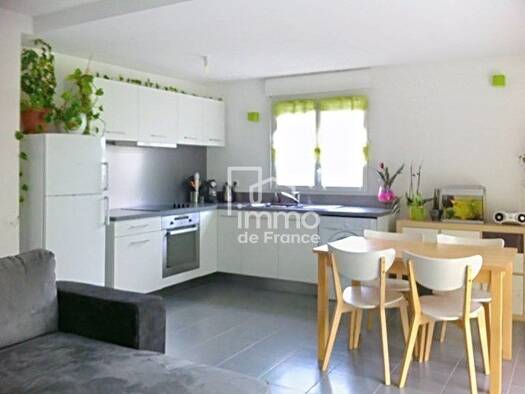 Appartement à vendre 240 000 € 3 pièces 2 chambres 61 m² Étage 1/2 Chevrier 74520