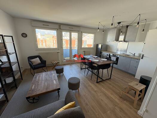 Appartement à louer 1 014 € 2 pièces 1 chambre 50 m² Étage 4/4 Saint Quentin Montigny-le-Bretonneux 78180