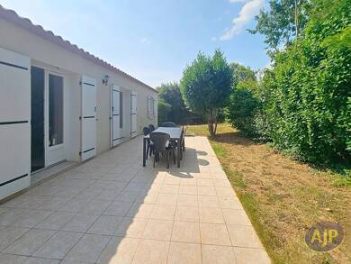 Maison de plain-pied à vendre 196 285 € 5 pièces 3 chambres 86 m² 477 m² de terrain Ouest Lucon 85400