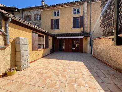 Appartement à louer 695 € 3 pièces 2 chambres 104,6 m² 1er étage Les Vans 07140