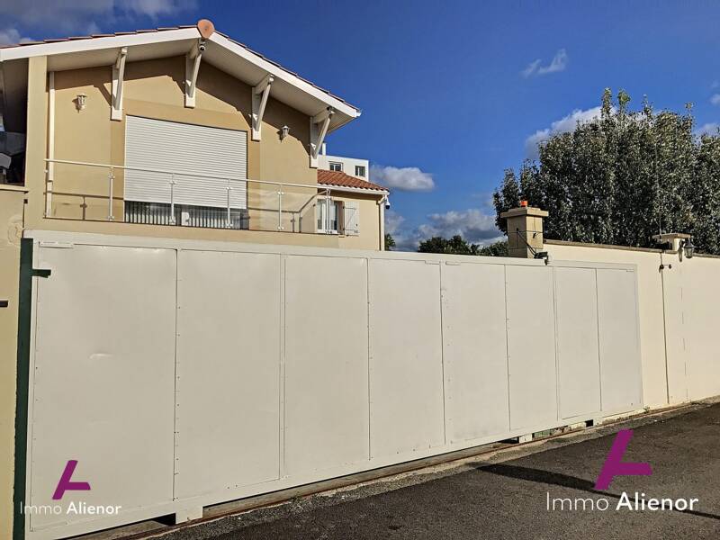 Maison à louer, 197m², BRUGES