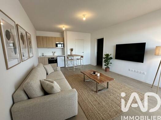 Appartement à vendre 220 000 € 3 pièces 2 chambres 57 m² Étage 2/3 Casernes Nîmes 30000