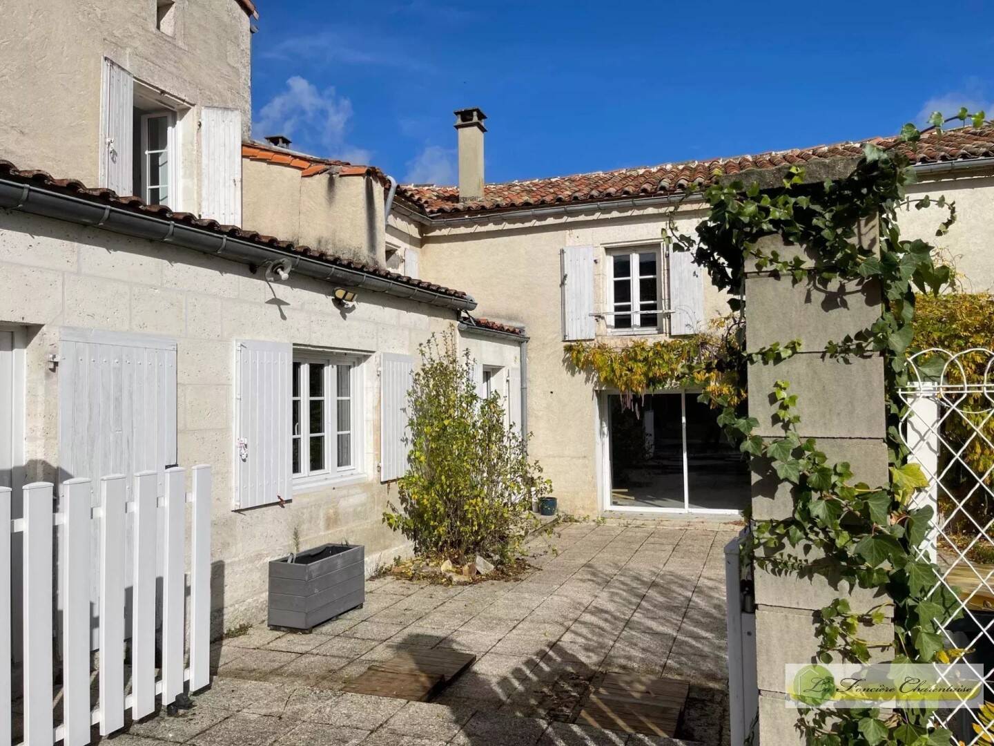 Maison à vendre, 240m², SAINT AMANT DE BOIXE