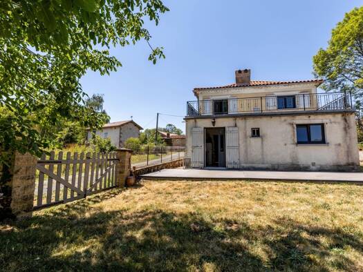 Maison à vendre 179 000 € 4 pièces 3 chambres 158 m² 1 021 m² de terrain Étouars 24360