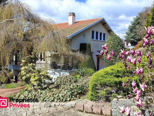 Maison à vendre 279 000 € 8 pièces 4 chambres 223 m² 2 037 m² de terrain Thizy-les-Bourgs 69240