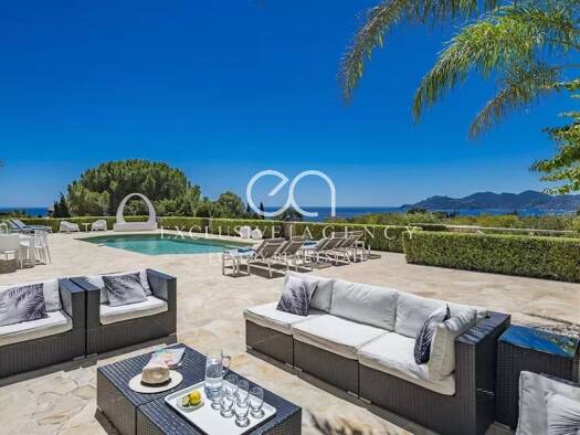 Villa à louer 25 000 € 7 pièces 6 chambres 284,7 m² 1 200 m² de terrain Croix des Gardes Cannes 06400