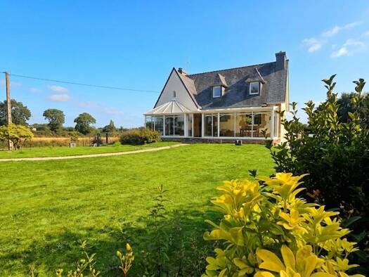 Maison à vendre 256 500 € 7 pièces 4 chambres 137 m² 8 440 m² de terrain Tonquédec 22140