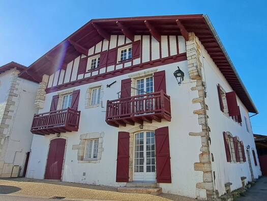 Appartement à louer 930 € 4 pièces 3 chambres 91,5 m² RDC Bardos 64520