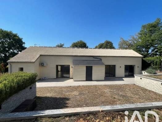 Maison de plain-pied à vendre 304 000 € 7 pièces 4 chambres 180 m² 1 500 m² de terrain Saint Jean Montluçon 03100
