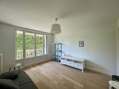 Appartement à louer 1 250 € 3 pièces 2 chambres 54 m² Étage 2/4 Seignelay Chatenay Malabry 92290