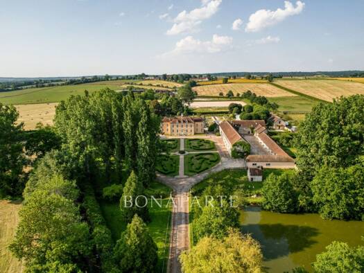 Maison à vendre 4 750 000 € 12 pièces 25 chambres 1 400 m² 1 200 000 m² de terrain Falaise 14700