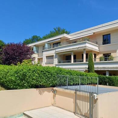 Appartement à louer 1 750 € 3 pièces 2 chambres 83 m² 1er étage Le-Perollier Écully 69130