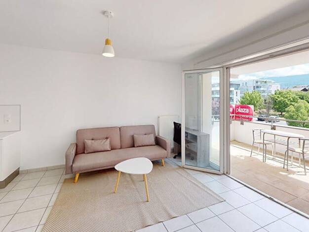 Appartement à louer 1 220 € 2 pièces 1 chambre 41 m² Étage 2/4 Beulet-Ile de France Annemasse 74100