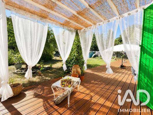 Maison de plain-pied à vendre 480 000 € 4 pièces 3 chambres 112 m² 942 m² de terrain Yves 17340