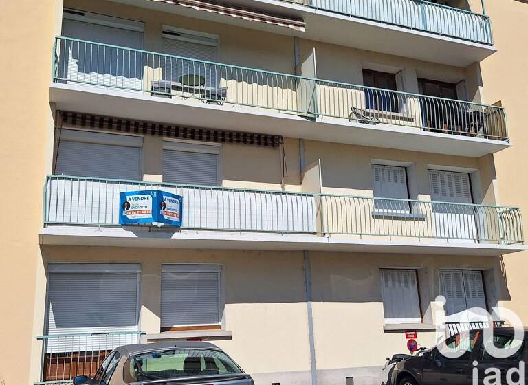 Appartement à vendre 157 000 € 3 pièces 2<br/>chambres 65 m²<br/>superficie 1/3<br/>étage Sud Crest 26400