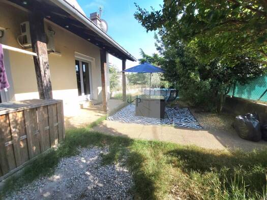 Maison à louer 1 200 € 7 pièces 5 chambres 103 m² 1 000 m² de terrain Sauzet 26740
