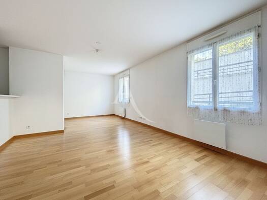 Appartement à louer 1 100 € 1 pièce 35 m² RDC/2 Schnapper Saint-Germain-en-Laye 78100