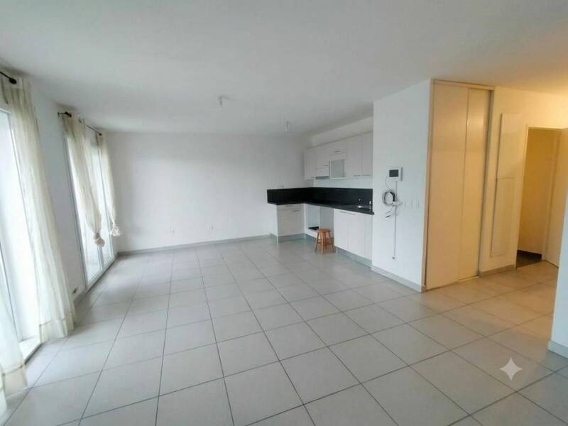 Maison à louer, 75m², GALLARGUES LE MONTUEUX