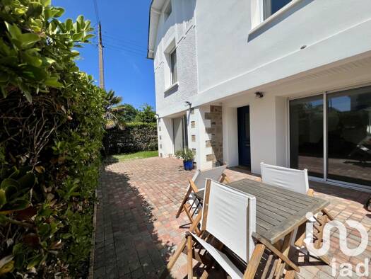 Maison de ville à vendre 880 650 € 5 pièces 4 chambres 147 m² 207 m² de terrain Cottages Saint-Malo 35400
