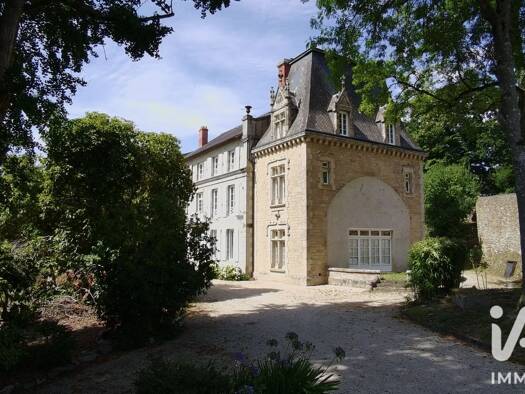 Demeure à vendre 1 300 000 € 21 pièces 15 chambres 694 m² 11 552 m² de terrain Nord Ouest Guingamp 22200