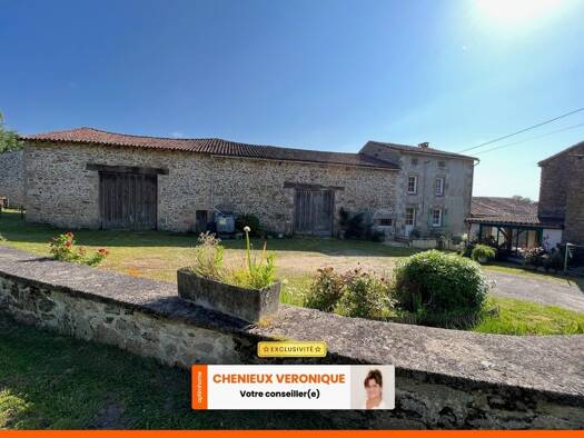 Ferme à vendre 158 000 € 3 pièces 2 chambres 90 m² 4 927 m² de terrain Roussac 87140