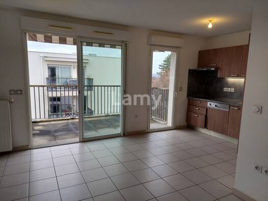 Appartement à louer 680 € 1 pièce 29,7 m² Étage 3/3 Centre Mions 69780